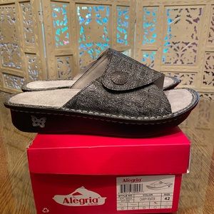 EUC Alegria sandals, size 42 European, size 11 US, never worn!